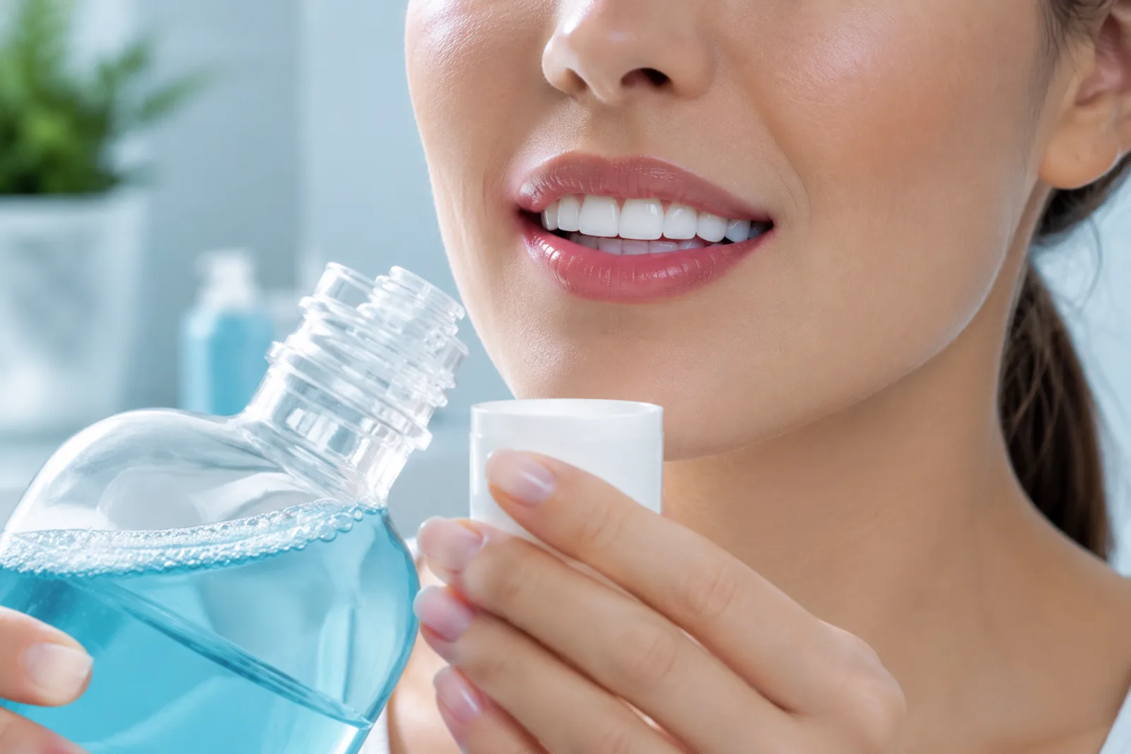 Bain de bouche en urgence : utile ou déconseillé ?